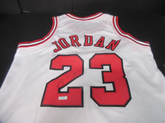MICHAEL JORDAN SIGNED BULLS JERSEY WITH COA
