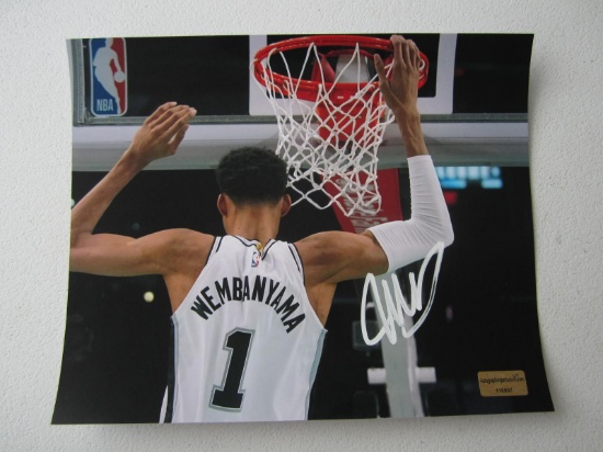 VICTOR WEMBANYAMA SIGNED PHOTO WITH COA