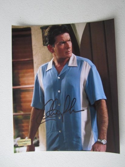 CHARLIE SHEEN SIGNED 8X10 PHOTO WITH COA