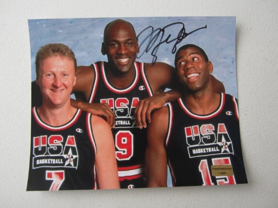MICHAEL JORDAN SIGNED 8X10 PHOTO WITH COA