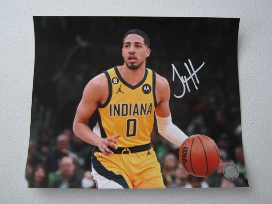 TYRESE HALIBURTON SIGNED 8X10 PHOTO WITH COA