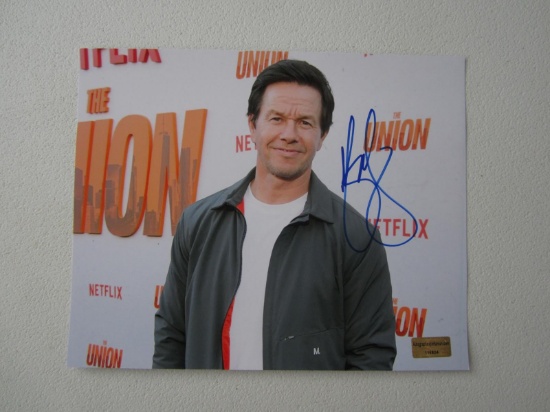 MARK WAHLBERG SIGNED 8X10 PHOTO WITH COA