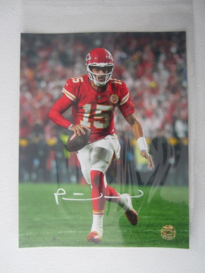 PATRICK MAHOMES SIGNED 8.5X11 PHOTO WITH COA