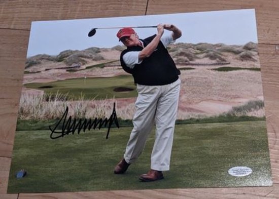 Donald Trump autographed 8x10 photo with coa