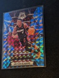 2022-23 Panini Mosaic Victor Oladipo Prizm SSP #130 Miami Heat Reactive Blue