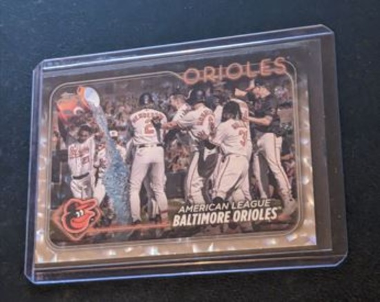Baltimore Orioles Holiday Foil Team Card ( 2024 Topps) No. 192