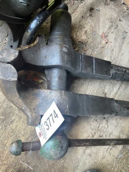 BLACKSMITH VISE