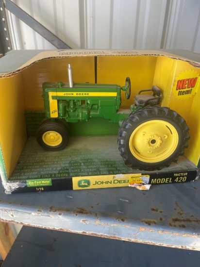 ERTL JD 420