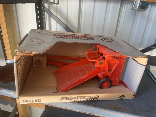 ERTL ALLIS CHALMERS ROTO BALER
