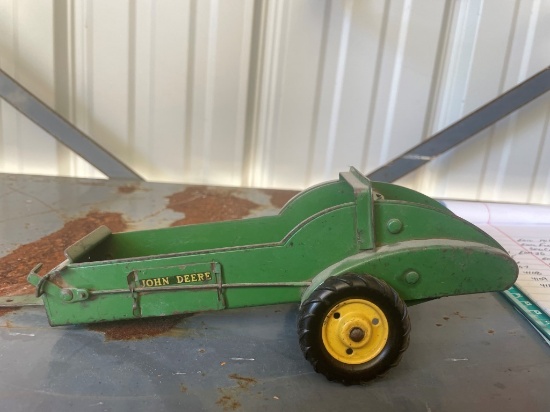 JOHN DEERE MANURE SPREADER