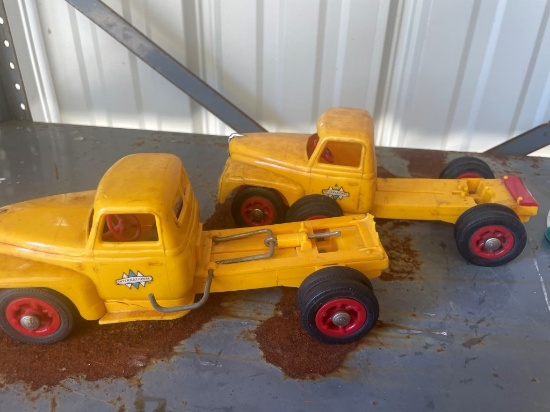 2 INTERNATIONAL TRUCKS AS IS