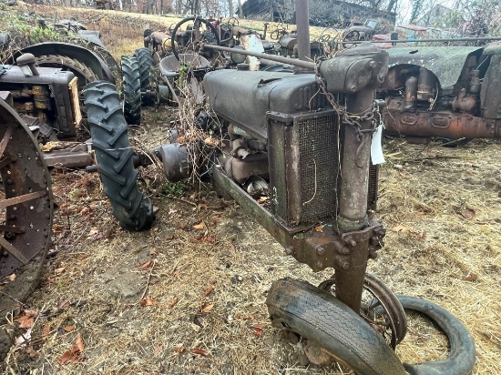 JOHN DEERE B UNSTYLED SN B12096 W/ LIGHTS