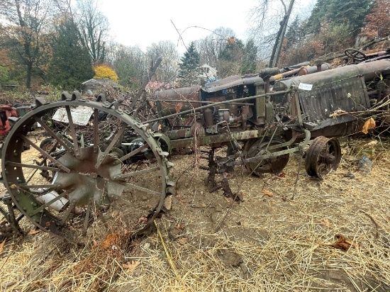 FARMALL F 12 W/ SOLID FRONT WHEELS