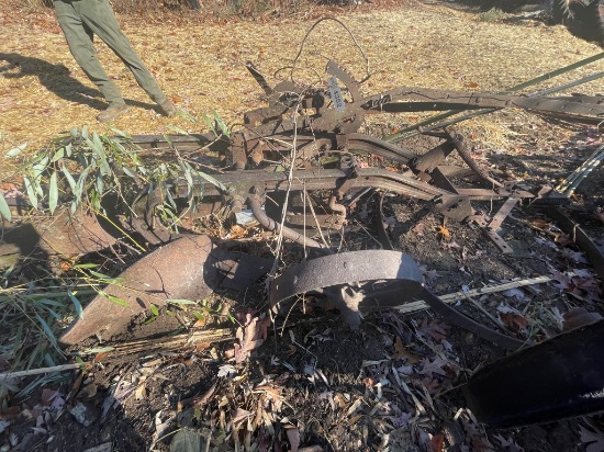 JOHN DEERE 2 BOTTOM PLOW
