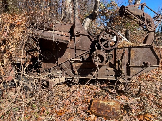 IH HUSKER-SHREDDER