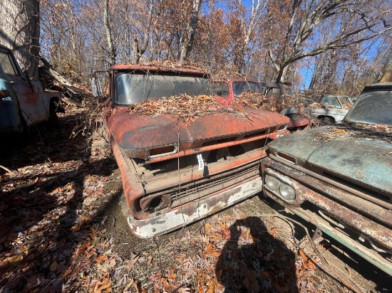 CHEVROLET 1963 C10 FLEET SIDE W/ MASSEY FURGESON DEALER TRUCK