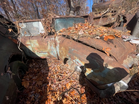 PLYMOUTH SEDAN, LATE 40'S