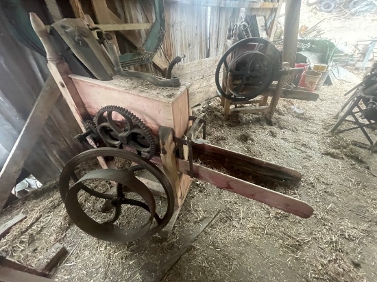 PENNSYLVANIA 2 HOLE CORN SHELLER W/ DISCHARGE CONVEYOR