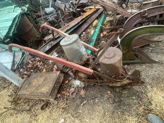 1 ROW WALK BEHIND PLANTER