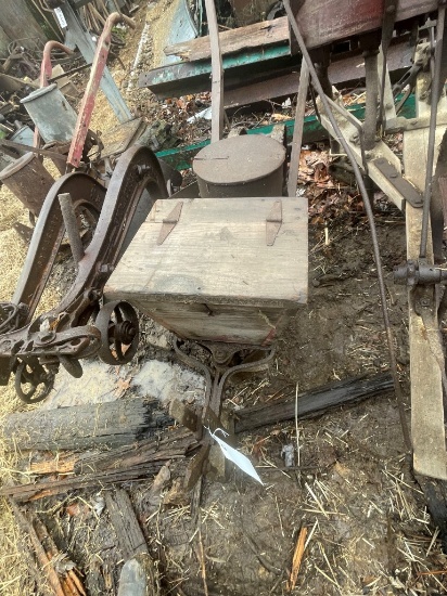 WALK BEHIND PLANTER