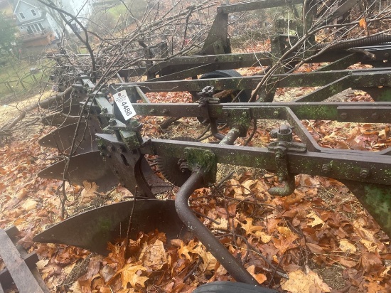 5 BOTTOM JOHN DEERE PLOW