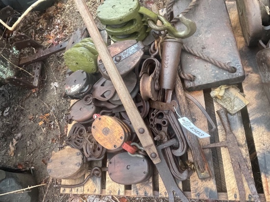 SKID OF BLOCK PULLEYS