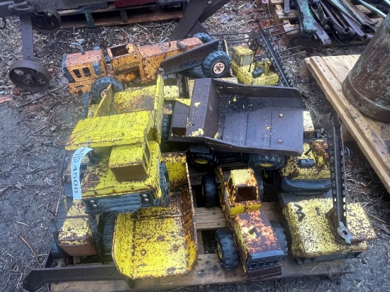 SKID LOT OF TUNKA TOYS(2) CRANES, (2) LOADERS, (4) TRUCKS, GRADER, BULL DOZER