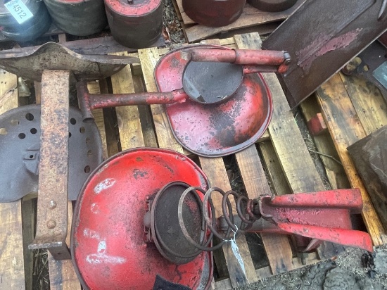 SKID LOT OF TRACTOR SEATS