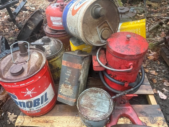 SKID LOT OF MISC OIL CANS & OIL PUMPS AND FUEL CANS