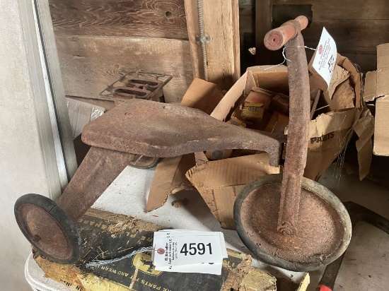 METAL 3 WHEEL ANTIQUE TRICYCLE/ WALKER