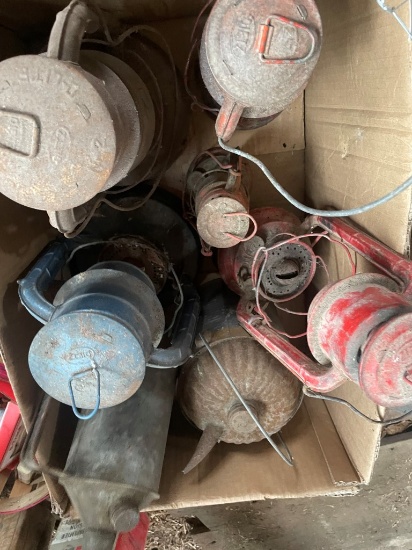 BOX LOT OF DIETZ LANTERNS, OIL CANS, OILER