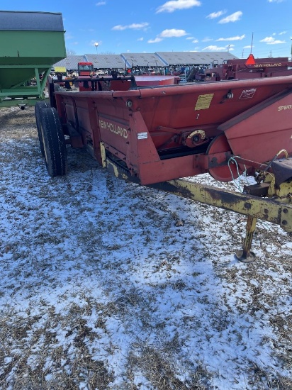 NH 679 Manure Spreader