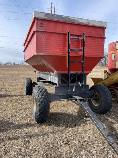 Behlen Gravity Bin Wagon