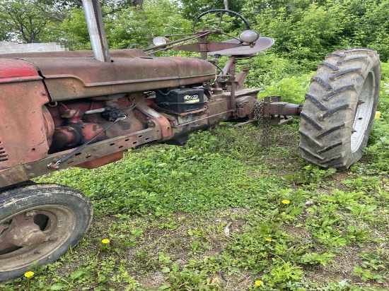 Farmall H , Gas runs and works