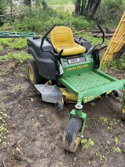 Jd z 228 zero turn mower in decent shape, will need engine work AS IS