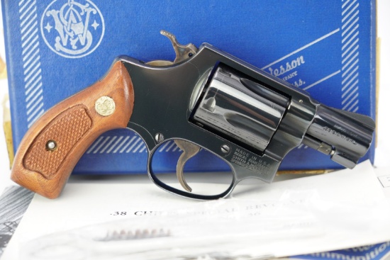 Smith & Wesson Model 36 Chiefs Special .38 Special 2" Double Action Revolver & Box