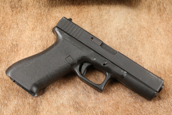 Glock 17 G17 Gen 1 Gen1 9mm 4.49” Semi-Auto Pistol, Tupperware Box, MFD 1988