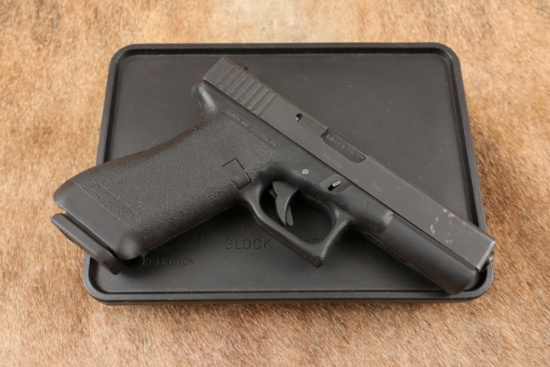Glock 17 G17 Gen 1 Gen1 9mm 4.49” Semi-Auto Pistol, Tupperware Box , MFD1988