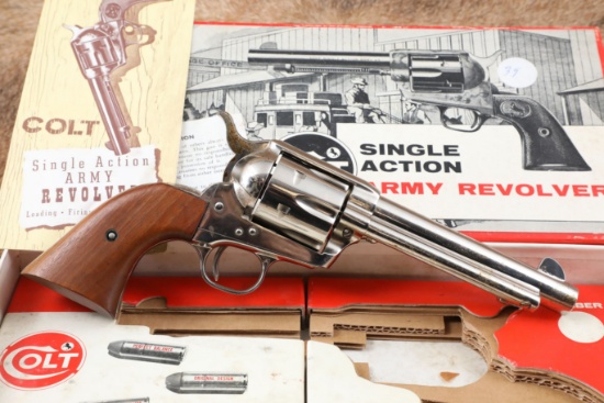 Colt 2nd Generation Single Action Army SAA 5 1/2" Nickel .45 Revolver & Stagecoach Box, 1970 C&R