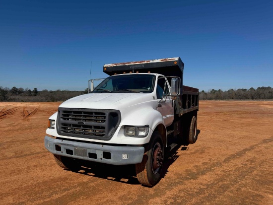 2001 Ford F750 Dump Truck