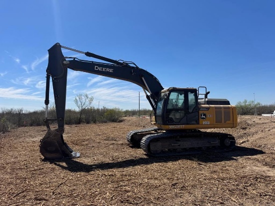 2022 John Deere 210G LC