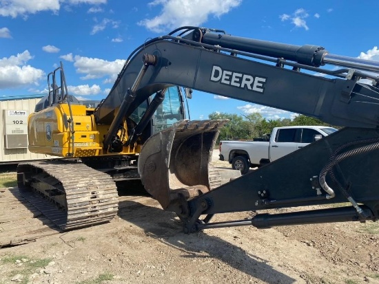 2022 John Deere 210G LC