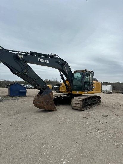 2022 John Deere 210G LC