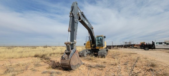 2022 John Deere 250G LC