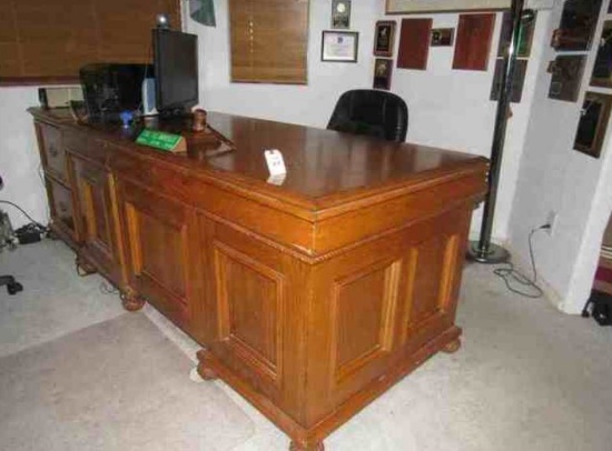 Executive oak finish business desk - 66"L x 33"W x 30"H