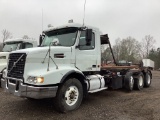 2007 VOLVO TRI-AXLE ROLLOFF