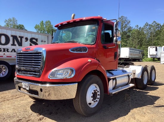 2013 FRIEGHTLINER M2 DAYCAB