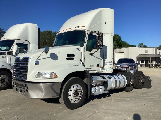 2011 MACK CXU613 DAYCAB