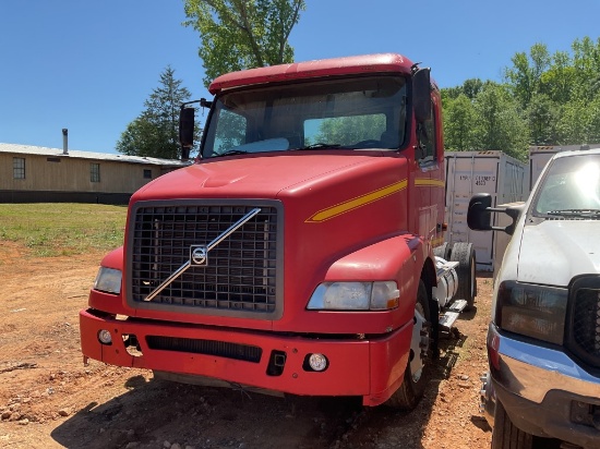 VOLVO SINGLE AXLE DAY CAB