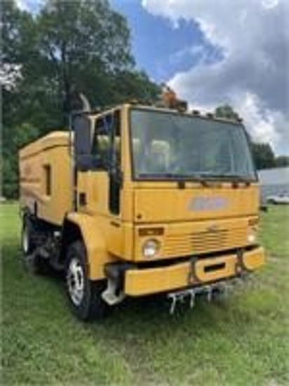 2002 STERLING SC8000 ELGIN SWEEPER
